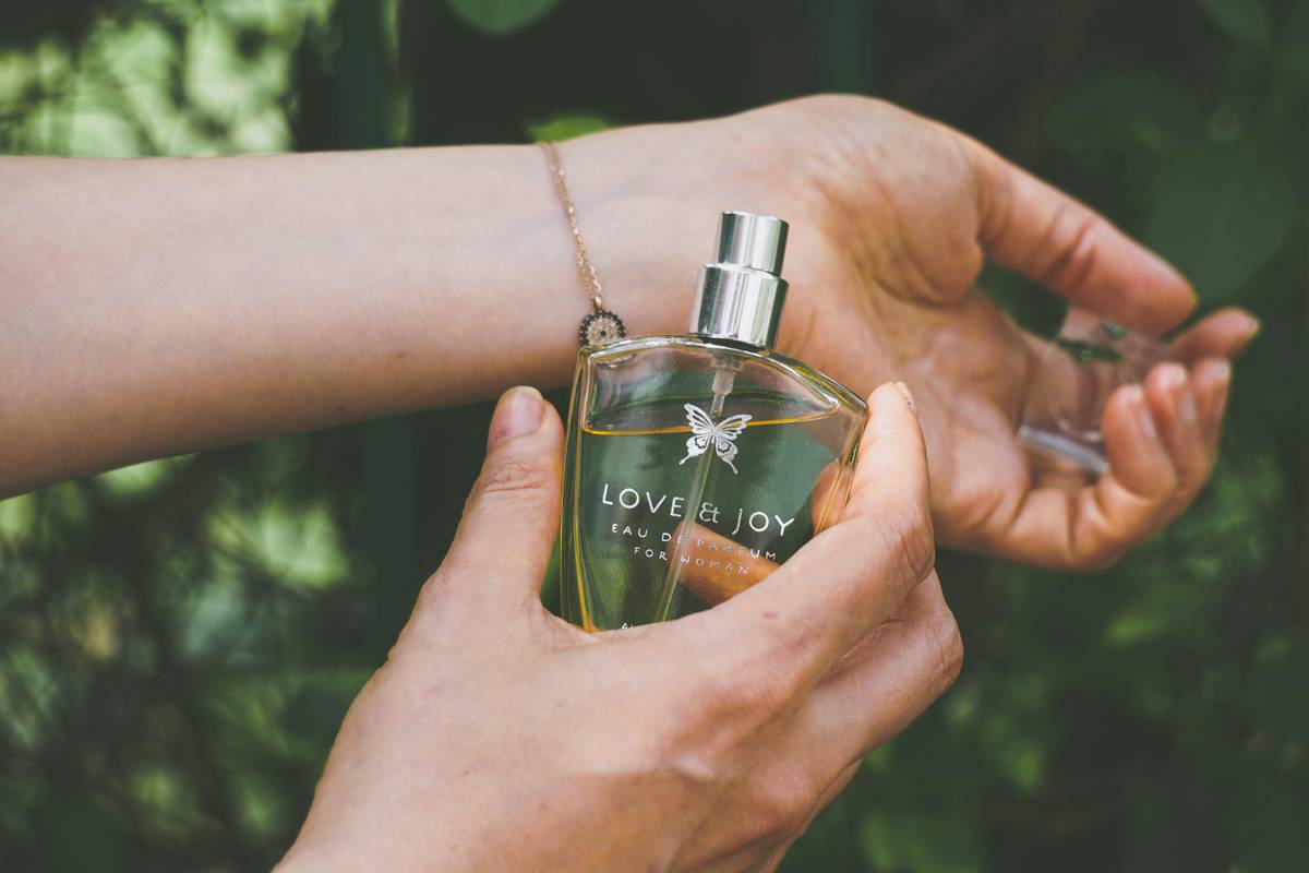 Fragrance Oil for Skin: Why Most People Get It Wrong (And How to Use It Right)