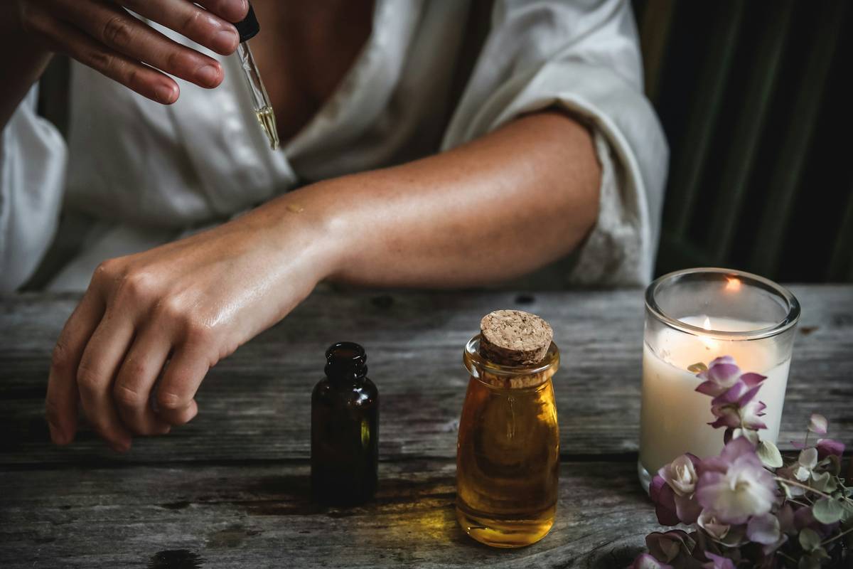 How to Make Fragrance Body Oils That Actually Last (Without the Gimmicks)
